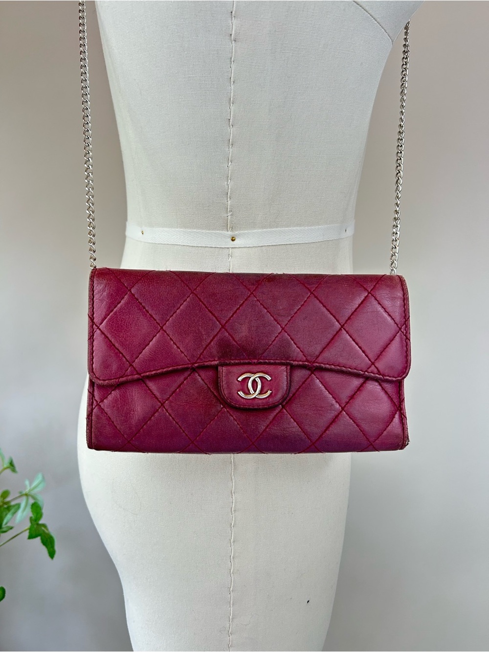 CHANEL Quilted Lambskin Matelasse Gusset Flap Wallet Crossbody Red